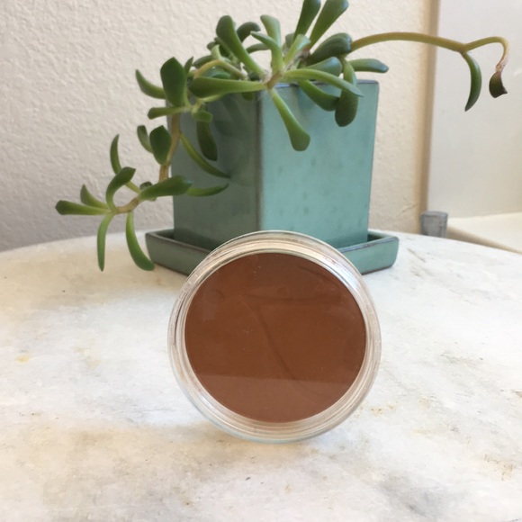 jane iredale Other - Warm brown powder from Jane Iredale. jane iredale Other - Warm brown powder from Jane Iredale.